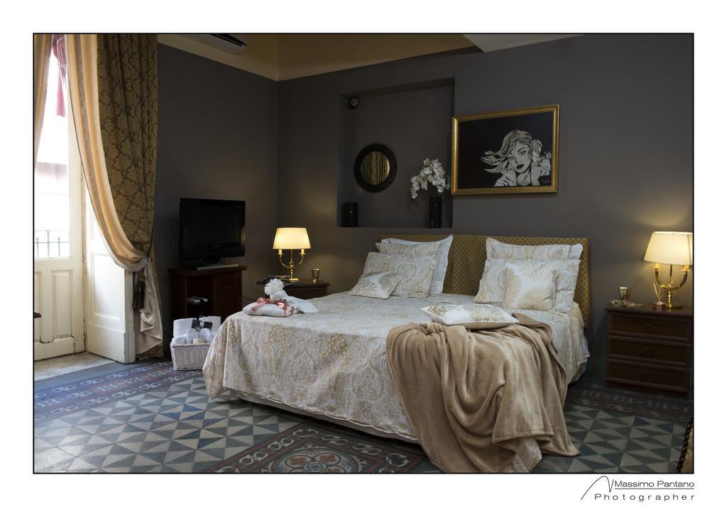 De Curtis Affittacamere 3 Stelle 카타니아 외부 사진
